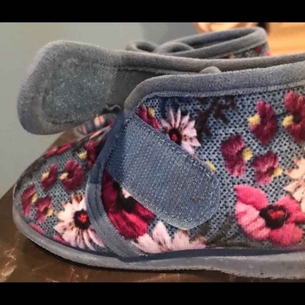 Velvet-Feel Hard Bottomed Slippers/Shoes - 8.5 - Picture 3 of 6